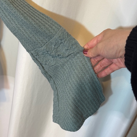 Lucky Brand Teal Belled Sleeve V-Neck Waffle Top - Picture 4 of 7